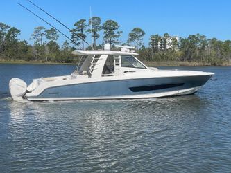 42' Boston Whaler 2017 Yacht For Sale
